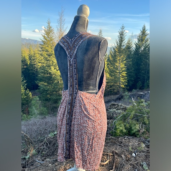 Boho style dress with long scoop underarm and cute open back - Picture 3 of 5